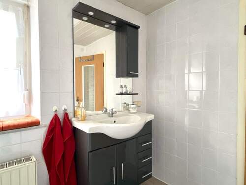 Gästebad mit Dusche - Einfamilienhaus mit 128,00 m&sup2; in Halle (Saale) zum Kaufen