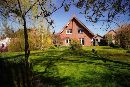 Rückansicht - Attraktives Einfamilienhaus nahe der Elbe und Glückstadt