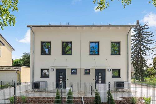Hausansicht - 5 Zimmer Doppelhaushälfte zur Miete in Berlin