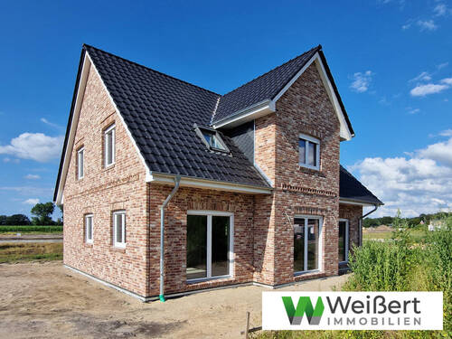 Beispiel Abbildung mit Sonderleistung - Charmantes Kapitänshaus in Schenefeld Niedrigenergiehaus EH40 mit Wärmepumpe - Neubau-Planung