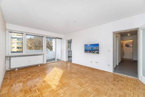 Wohnzimmer - 4 Zimmer Etagenwohnung zum Kaufen in München