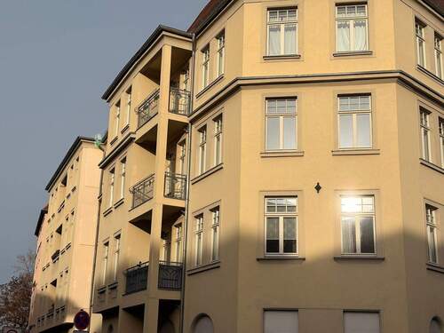 Fassade - Gemütliche 2 Raumwohnung mit Balkon und Einbauküche in Sudenburg!
