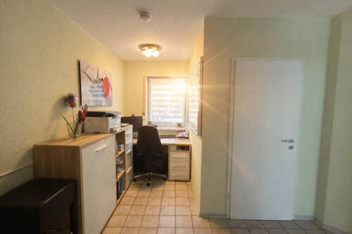 Flur im EG mit Büroecke - 