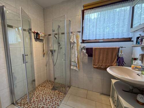 Tageslichtbad mit Dusche - 