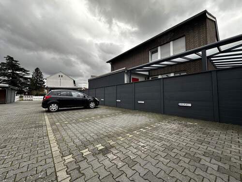 Hinterhof & Stellplätze - 