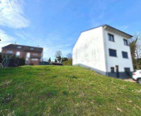 Baugrundstück - Sonniges Hanggrundstück für Ihre Doppelhaushälfte!