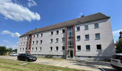 Hausansicht - ERSTBEZUG! Sonnige Dachgeschoss-Wohnung in Naundorf, OT Hof!