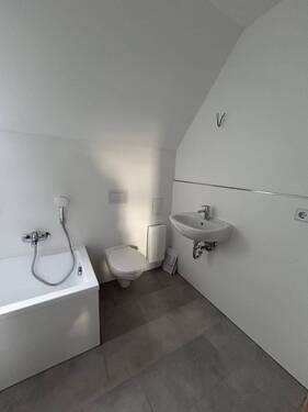 Badezimmer - Etagenwohnung mit 56,00 m&sup2; in Naundorf zur Miete