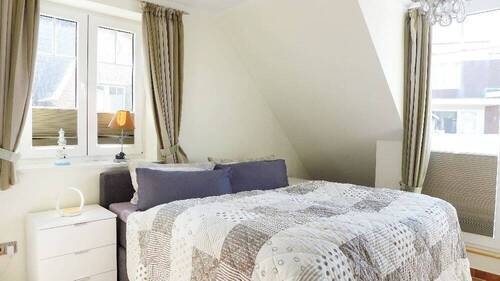 Masterbedroom im OG mit Balkon - 