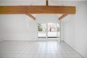 Wohnzimmer mit Balkon - 