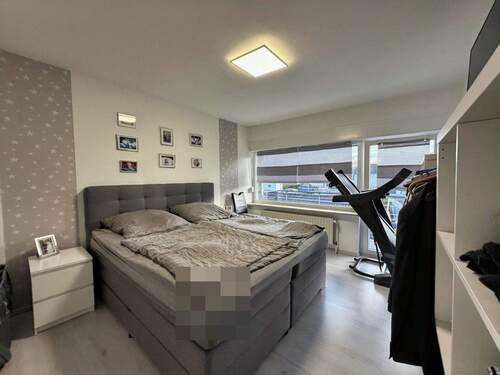 Schlafzimmer mit Balkon OG - 