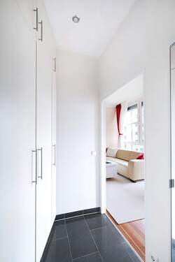 Flur mit Einbauschrank - 