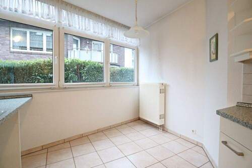 Küche mit Sitzgelegenheit - 