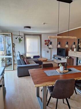 Wohn- und Essbereich - Helle 3-Zimmer-Wohnung mit Balkon in Obermässing
