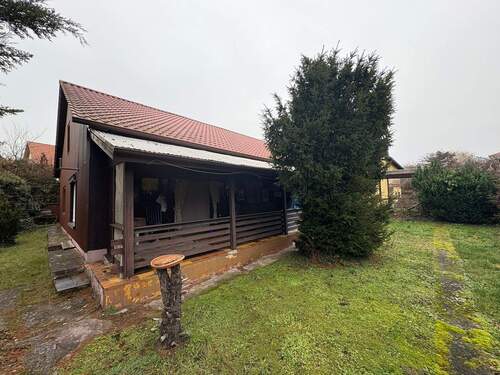 Gebäudeansicht - Einfamilienhaus in ruhiger Lage & mit umfassenden Sanierungsbedarf zu verkaufen