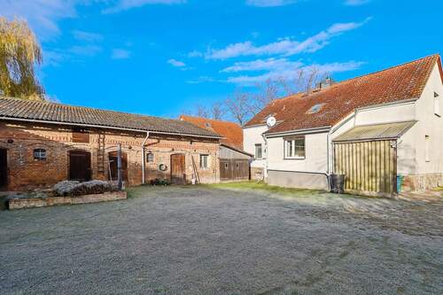 Haus und Nebengebäude - Einfamilienhaus mit 180,00 m&sup2; in Schönefeld zum Kaufen