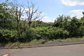 Grundstück von oben - Sonniges Hanggrundstück in Feldrandlage mit Südausrichtung - Perfekt für Ihr neues Terrassenhaus