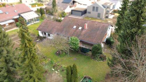 Luftaufnahme - 7 Zimmer Mehrfamilienhaus, Wohnhaus zum Kaufen in Engen