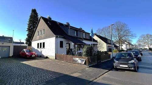 Straßenansicht - 4 Zimmer Mehrfamilienhaus, Wohnhaus zum Kaufen in Duisburg