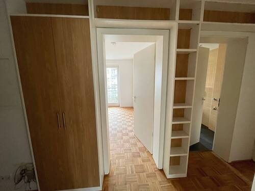 Flur mit Einbauelementen.JPG - 