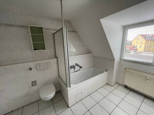 Tageslichtbad mit Wanne - 