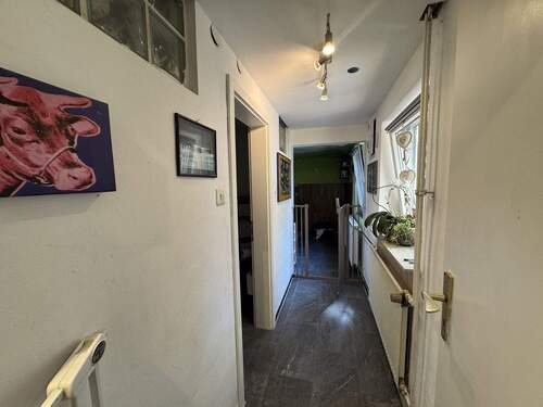 Flur des Anbaus der re DHH - 