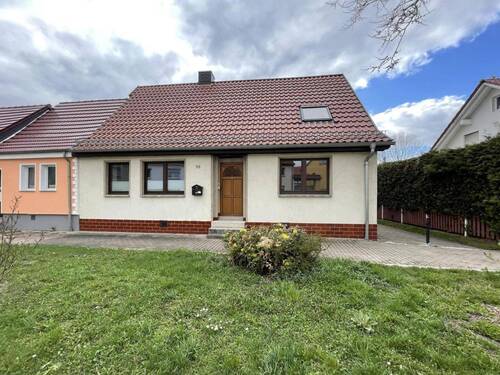 Straßenansicht - 8 Zimmer Einfamilienhaus in Kölleda