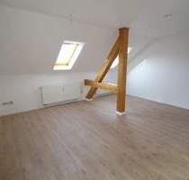 2-Zimmer-DG-Wohnung mit BALKON, offene Küche, Badewanne - frisch renoviert - Altenburg