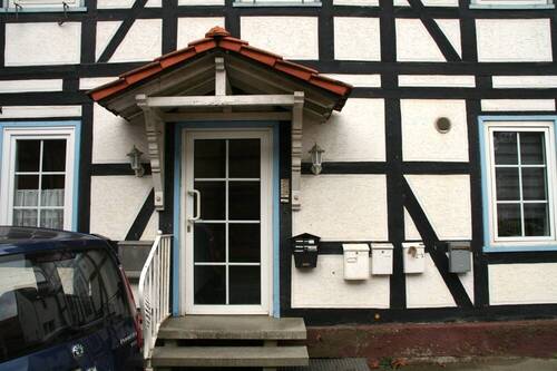 Aussenansicht-001 - 2 Zimmer Mehrfamilienhaus, Wohnhaus zum Kaufen in Delligsen
