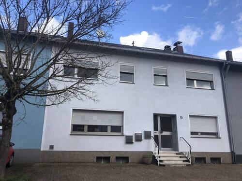 Bild 1 - Mehrfamilienhaus in zentraler Lage in Rehlingen-Hemmersdorf zu vermieten !