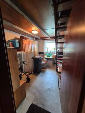 Abstellraum/Zugang zum Boden - 