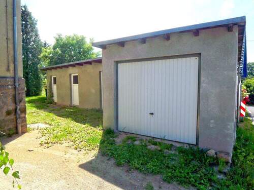 Ansicht Garage - 3 Zimmer Etagenwohnung in Göda