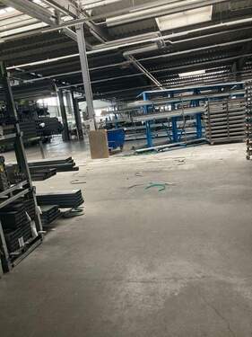 Fertigungshalle - 