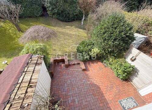 Blick auf Terrasse und Garten - 5 Zimmer Reihenmittelhaus zum Kaufen in Hamburg