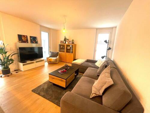 Wohnzimmer - 4 Zimmer Etagenwohnung zum Kaufen in Essingen