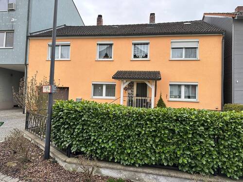 Außenansicht - Reihenmittelhaus in zentraler Lage in Bischberg mit ca. 161m² Wohnfläche und 245m² Grundstück im Ortskern