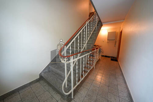 Treppenhaus - 3 Zimmer Etagenwohnung zum Kaufen in Wiesloch