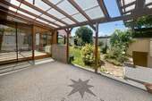 Terrasse neben dem Wintergarten - 