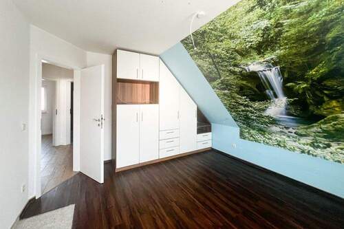 Wasserfallzimmer mit Einbauschrank - 
