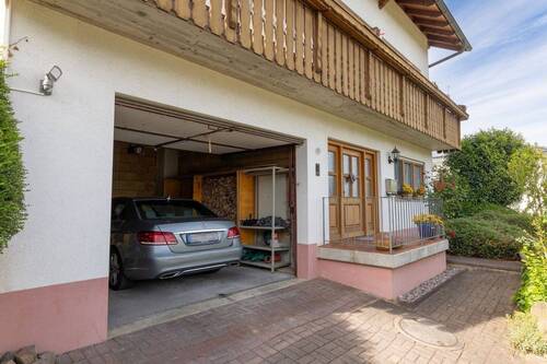 Garage im Haus - 6 Zimmer Einfamilienhaus zum Kaufen in Laufenburg
