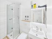 modernes Duschbad - 