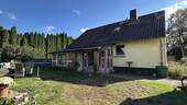 Garten und Hauseingang - 