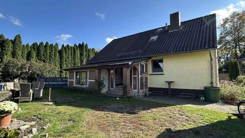 Garten und Hauseingang - 