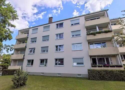 Entspanntes Wohnen im Grünen - Frei ab sofort! Helle 2-Zimmer-Wohnung mit Südwestbalkon und ca. 63,2 qm im 3.Stock & eigene Garage