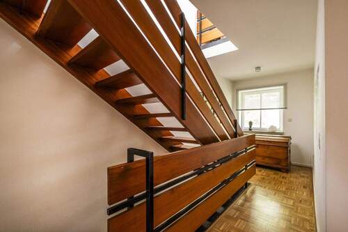 Treppenaufgang zum Dachgeschoss - 