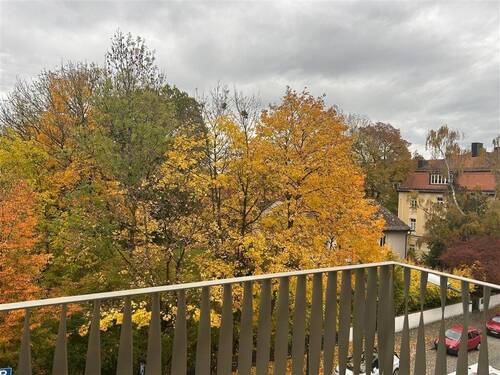 Balkonausblick - 3 Zimmer Etagenwohnung in München