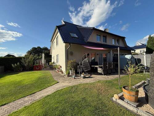 Hausansicht - *** Top gepflegte Doppelhaushälfte in ruhiger Lage ***