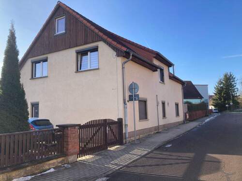 Giebelansicht - 8 Zimmer Mehrfamilienhaus, Wohnhaus in Teuchern