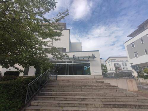 Außenansicht - Vielseitige Gewerbefläche mit großen Schaufenstern