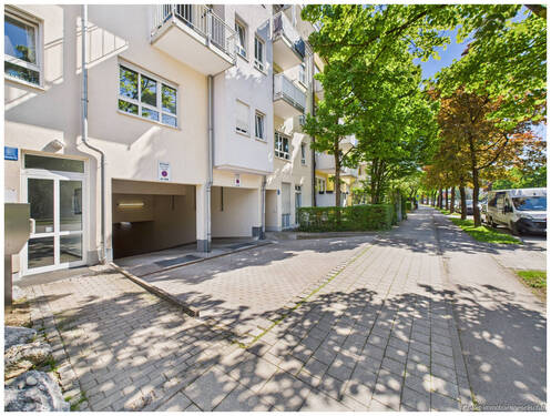 Tiefgaragenzufahrt - 